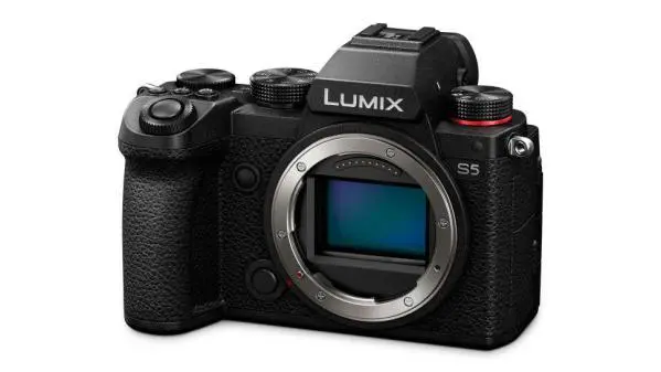 Panasonic-Lumix-S5-review-and-prices-mirrorlesscamera-cameradealsonline