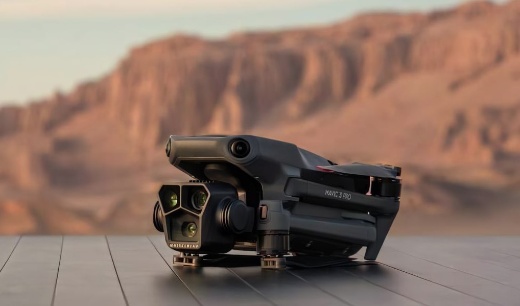 DJI-Mavic-3-pro-drone-has-three-cameras-camera-deals-online
