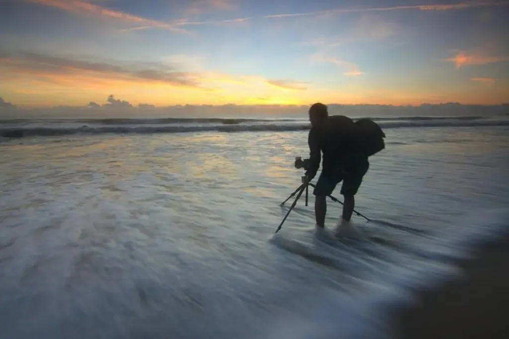 photographer-with-tripod-in-the-ocean-Pok-rie-camera-deals-online-1024x683.jpg