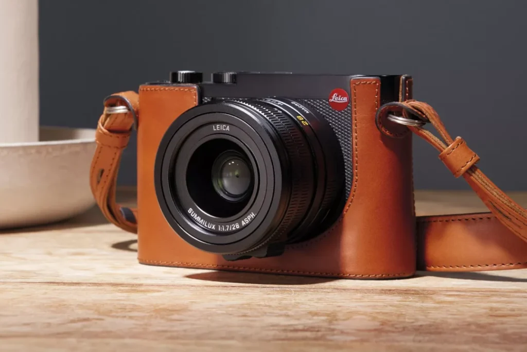 Leica-Q3-full-frame-compact-camera-camera-deals-online