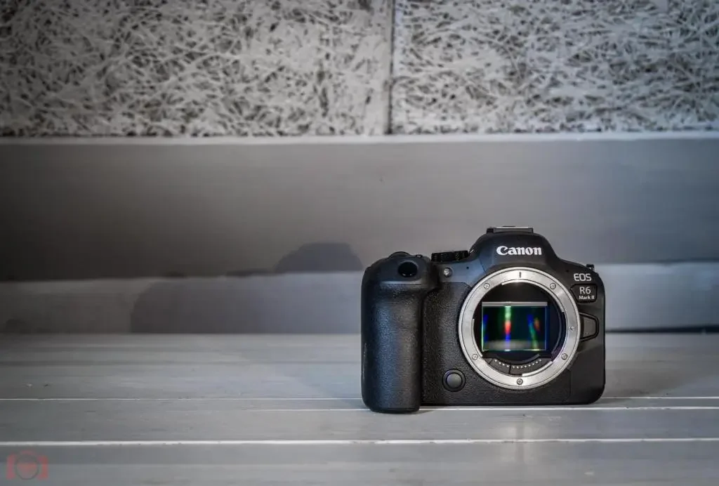 Canon-EOS-R6-Mark-II-camera-product-photos-camera-deals 3