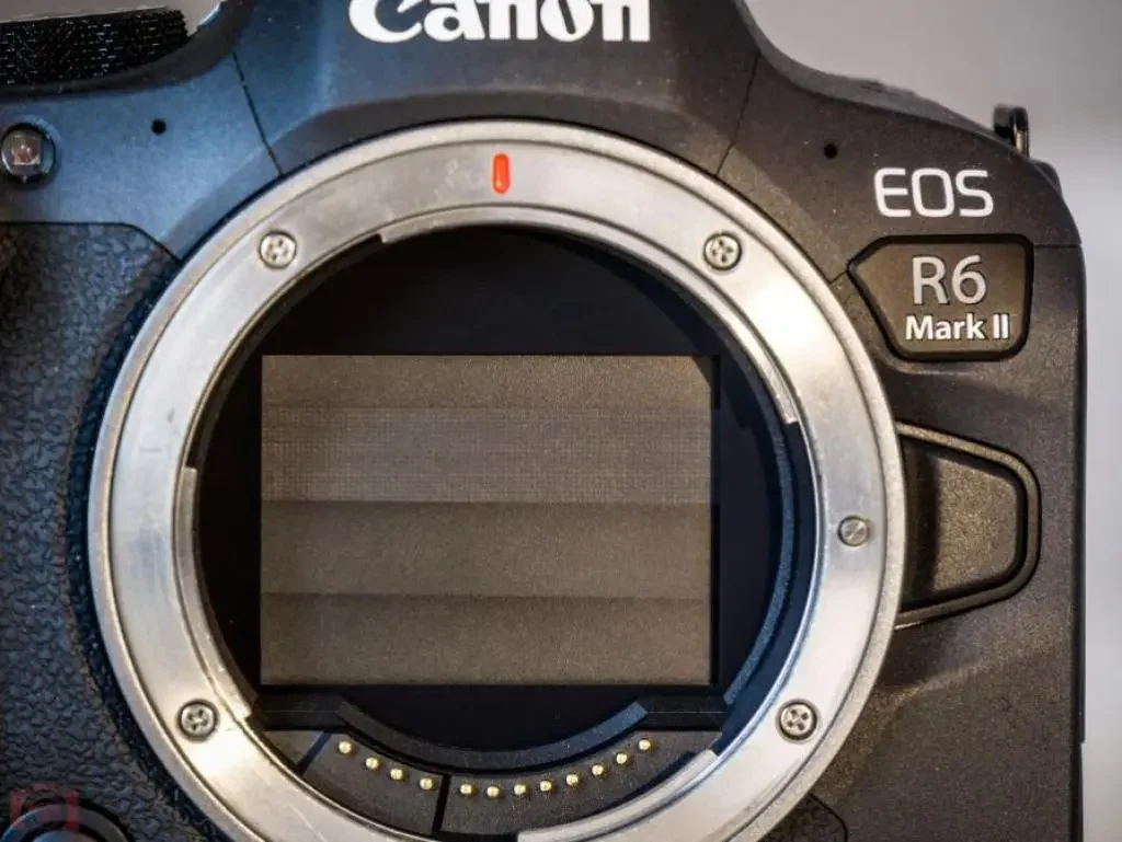 Canon-EOS-R6-Mark-II-camera-product-photos-camera-deals 6